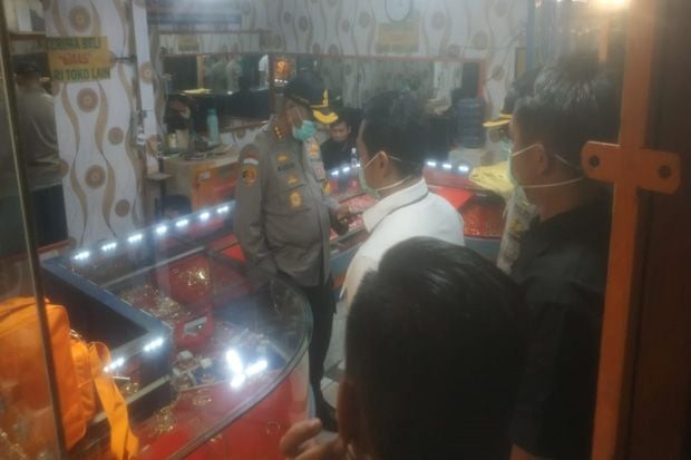 Usut Perampokan Toko...