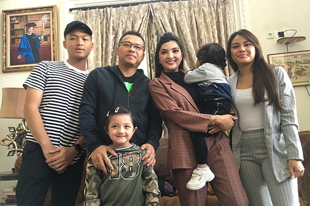 Bisnis 3 Artis Ini Rugi...