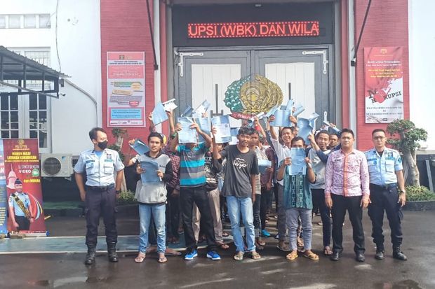 Takut Terjangkit Corona,...