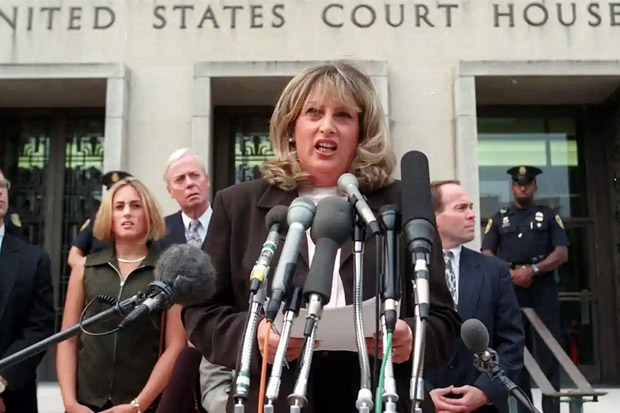 Linda Tripp, Wanita...