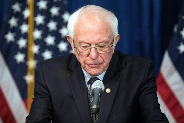Bernie Sanders Mengundurkan...