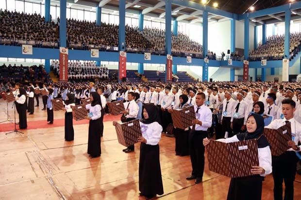 Ribuan Mahasiswa UPI...