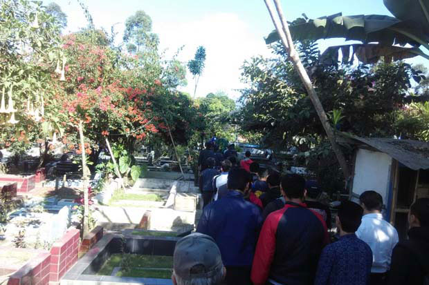 Jenazah Ella Karyawati...