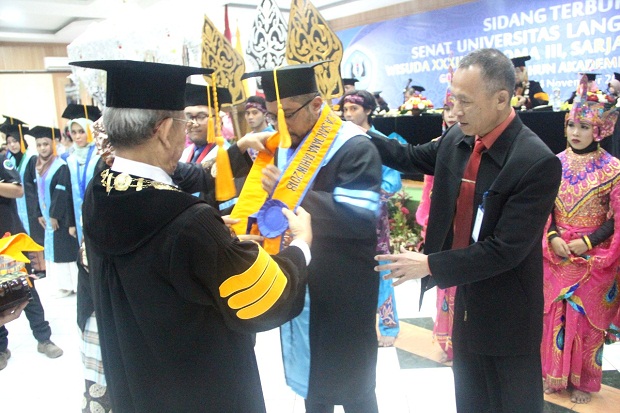 Rektor Minta Lulusan...