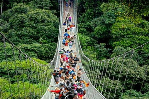 Jembatan Gantung Situgunung...