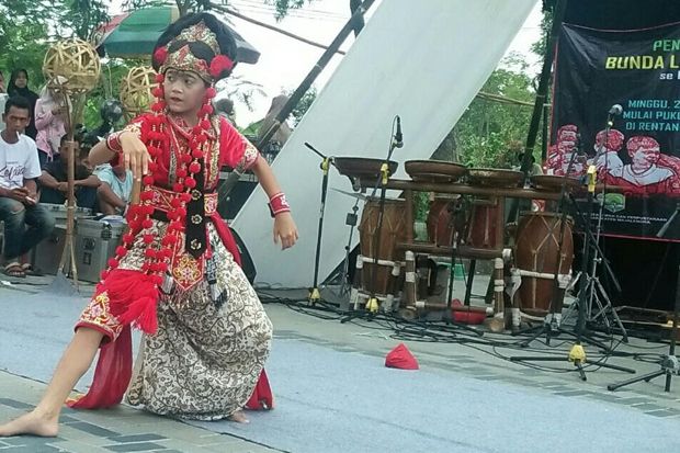 Menanti Munculnya Tari...