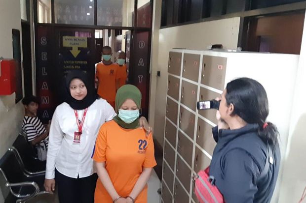 Wanita Cantik Jadi Umpan...