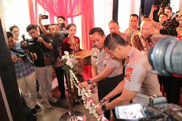Pertama di Indonesia,...