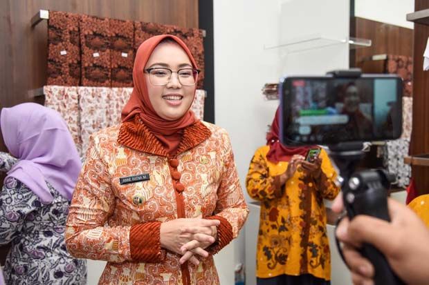 Bangun Kawasan Industri,...