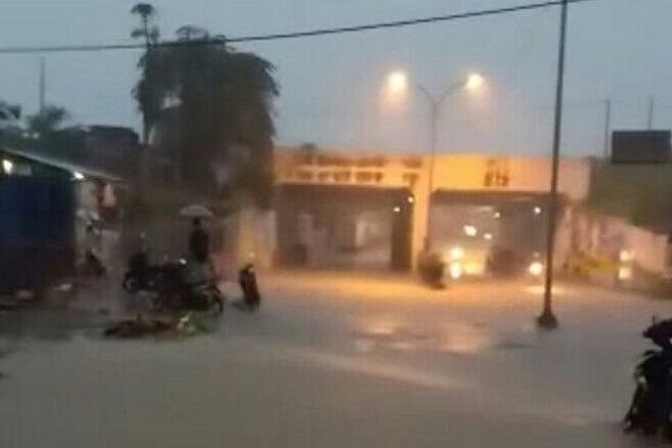 Banjir Bandang Terjang...