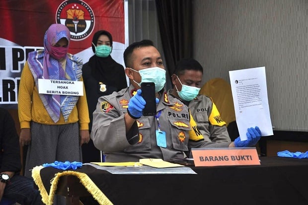Sebar Hoaks tentang...