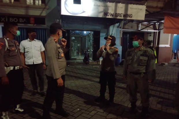Buka Lewat Pukul 21.00...