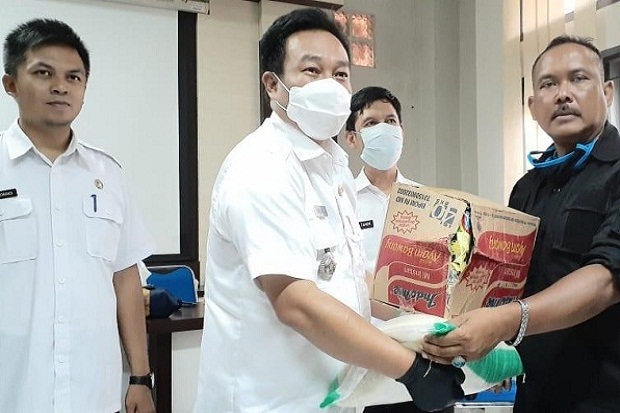Pemkot Bandung Salurkan...