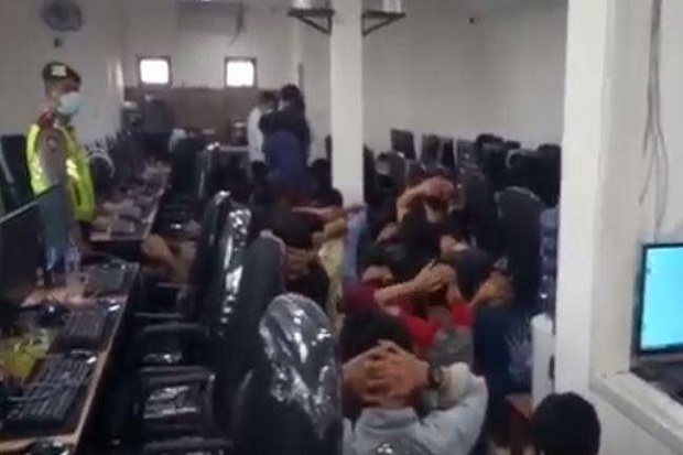 Disuruh Belajar di Rumah,...