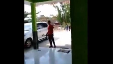 Sudah Ancam Guru Pake...