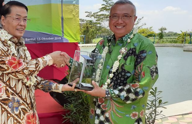 Embung Merdeka Diterangi...