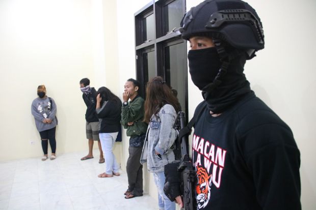 Lepas Kangen di Hotel,...