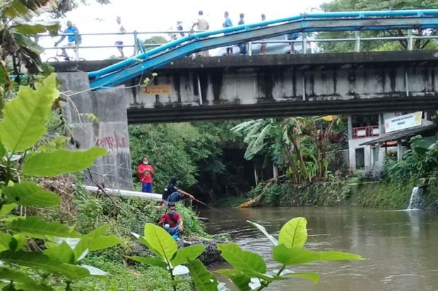 Pamit BAB di Sungai...