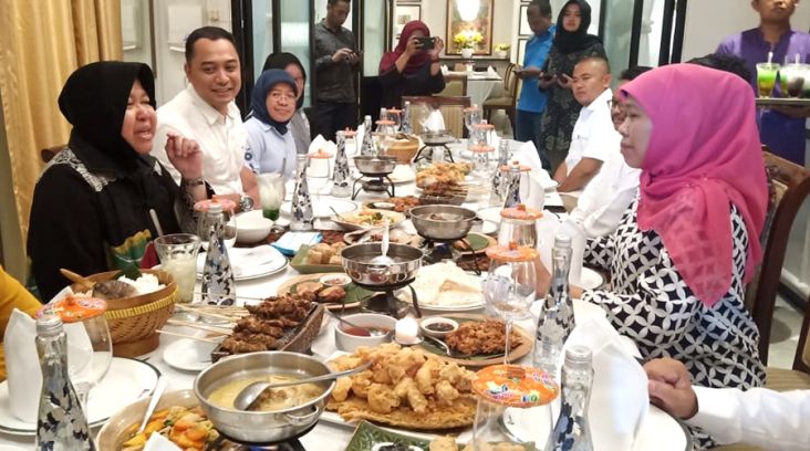 Risma Bertemu Khofifah,...