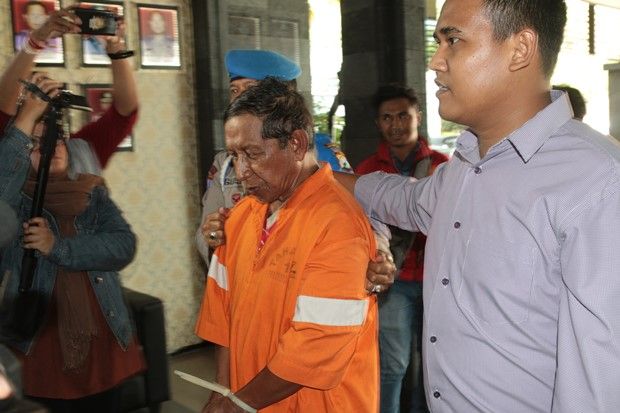 Guru Ini Ditangkap Polisi...