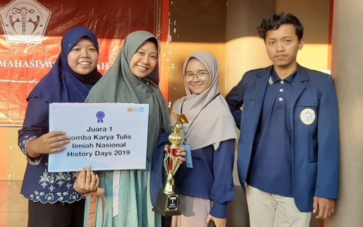 Angkat Sejarah Pendidikan,...