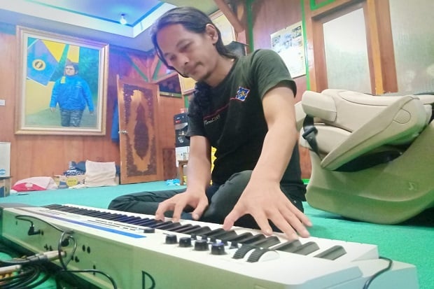 Oxytron: Genre Baru...