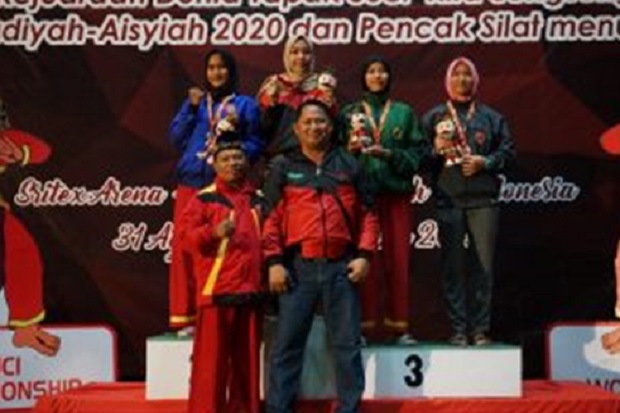 Dua Atlet Pencak Silat...