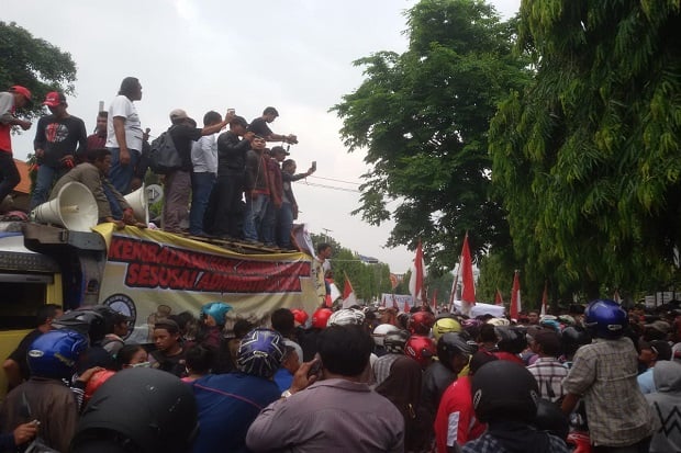 Perhutanan Sosial Dihambat,...