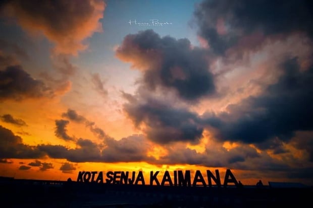 Senja Merah dan Cerita...