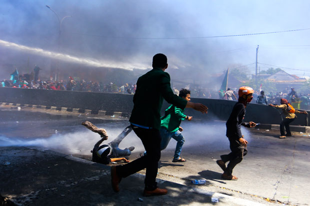 34 Mahasiswa Masuk RS Usai Demo Tolak RUU di Makassar Ricuh - SINDO ...