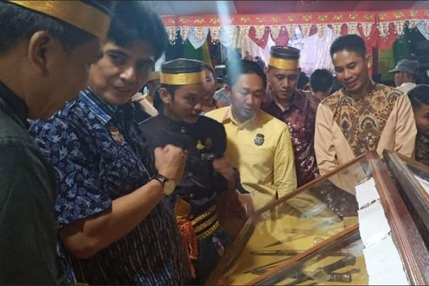 Badik dan Ratusan Benda...