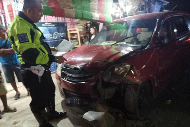 3 Mobil Terlibat Kecelakaan...
