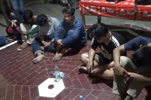 Hina Polisi Saat Dibubarkan,...