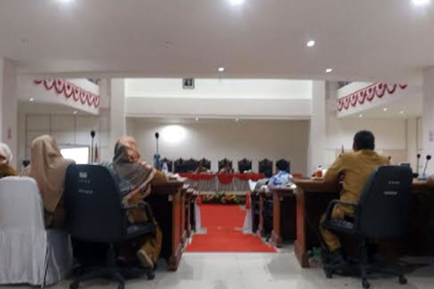 DPRD Bulukumba Serahkan...