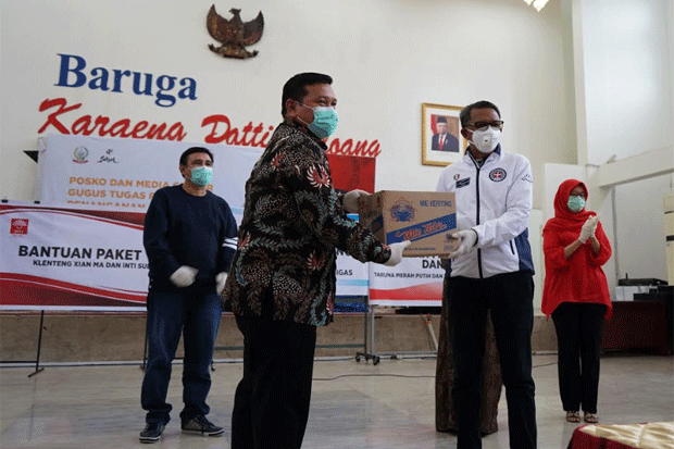 Pertamina Serahkan Bantuan...