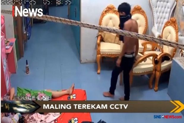 Pria Ini dengan Santainya...