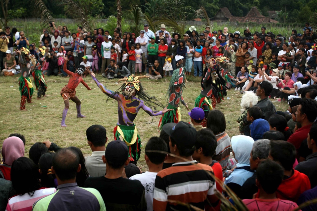 Tlatah Bocah, Hajat...