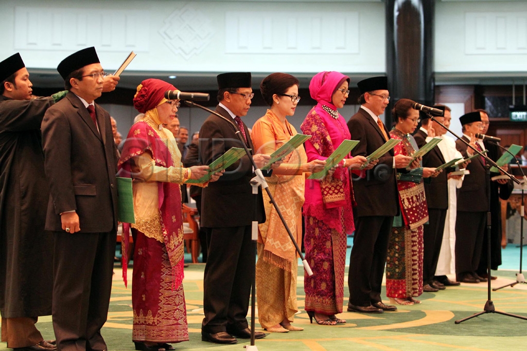 OJK Sumpah Jabatan di...