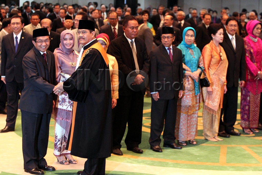 OJK Sumpah Jabatan di...