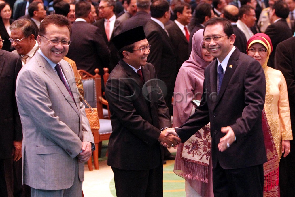 OJK Sumpah Jabatan di...