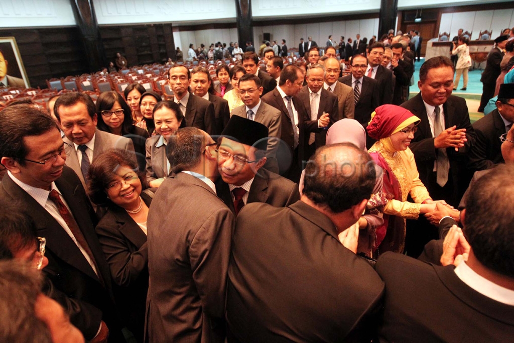 OJK Sumpah Jabatan di...