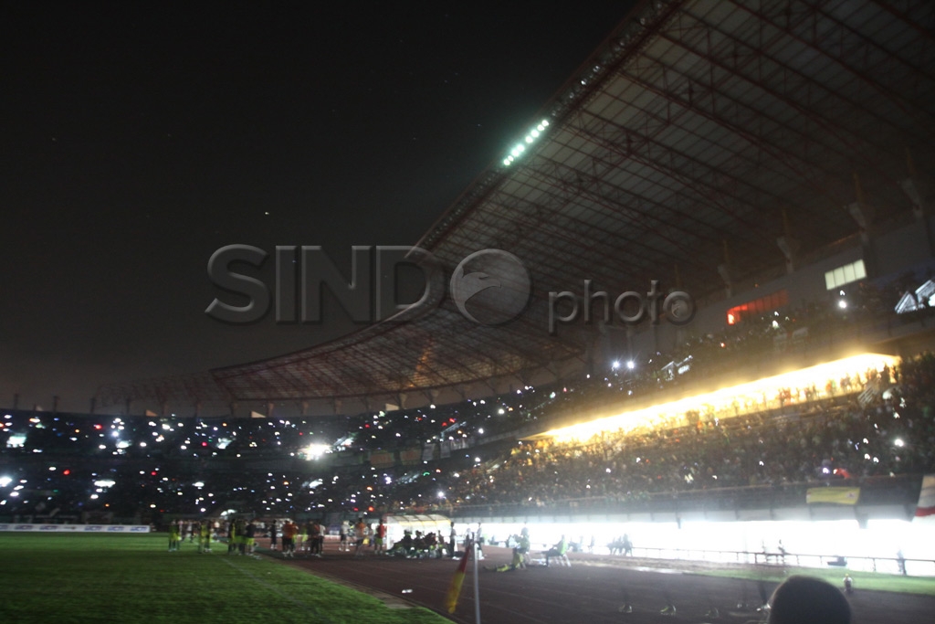 Mati Lampu Warnai Persebaya...