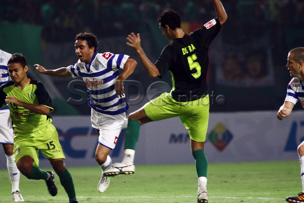 Mati Lampu Warnai Persebaya...