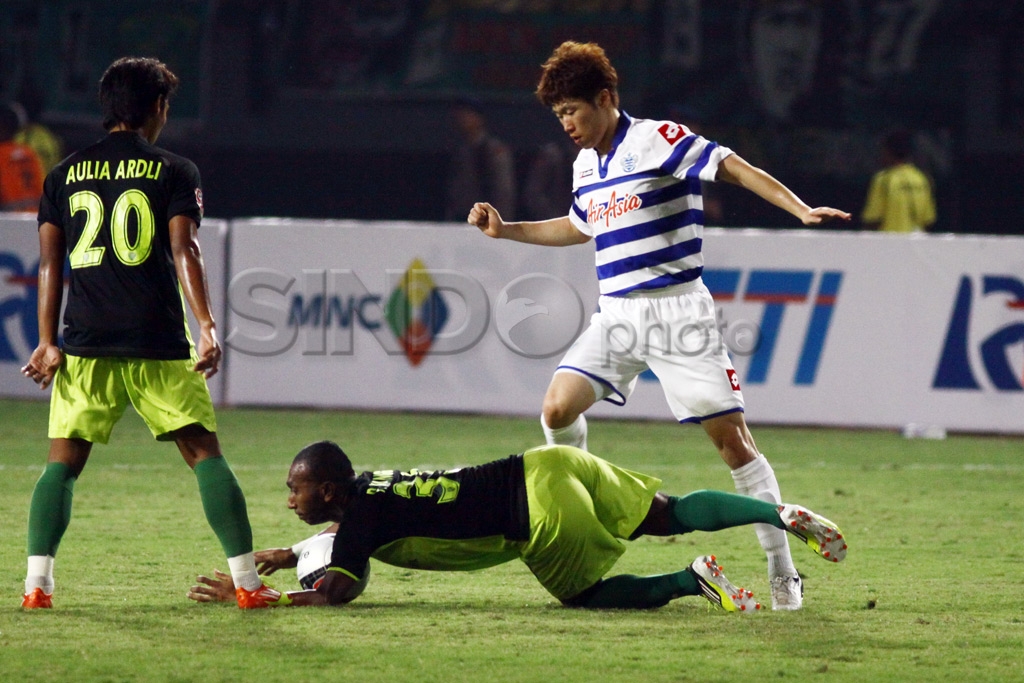 Mati Lampu Warnai Persebaya...