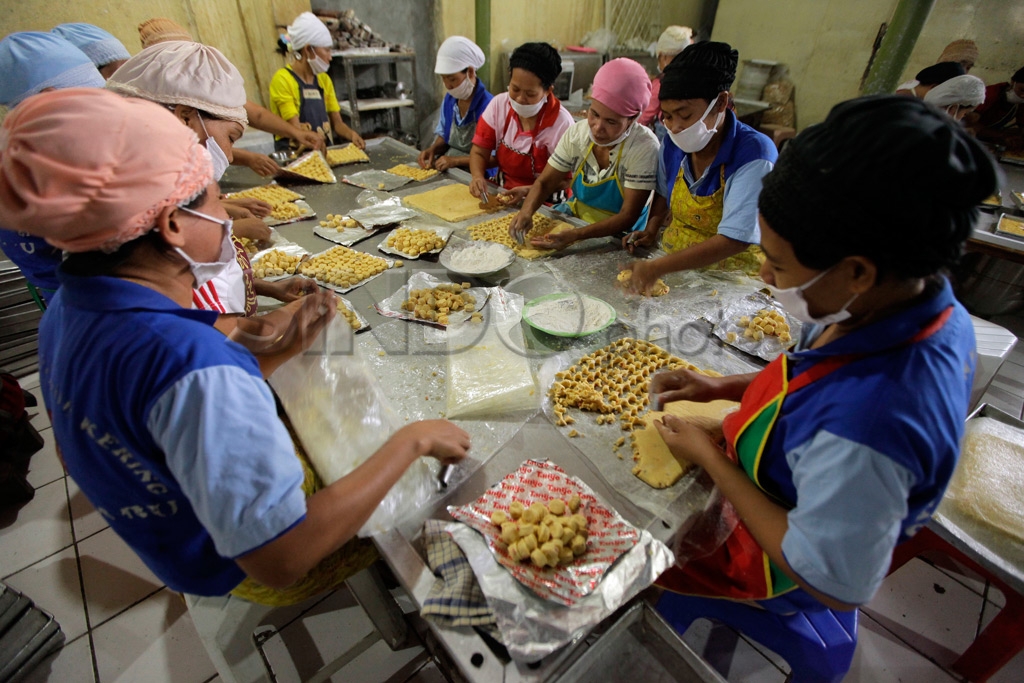 Membuat Kue Kering