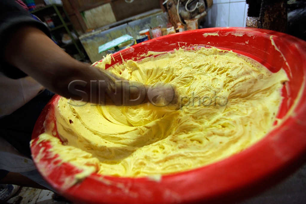 Membuat Kue Kering