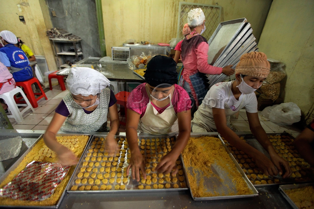 Membuat Kue Kering