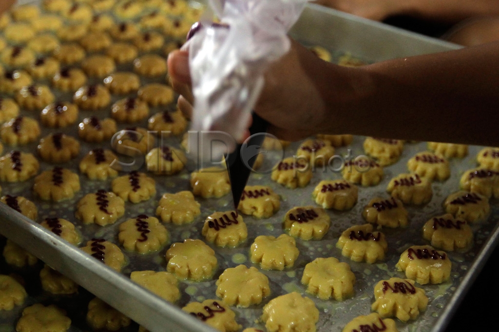 Membuat Kue Kering