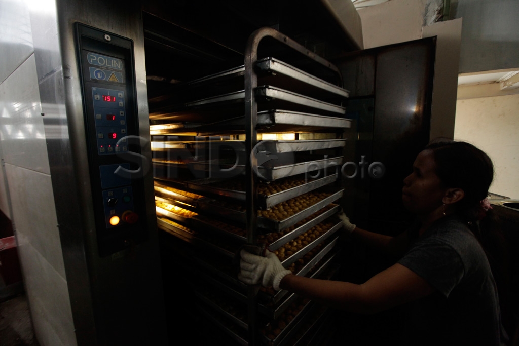 Membuat Kue Kering