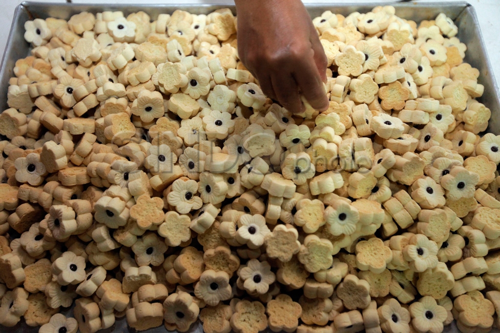 Membuat Kue Kering